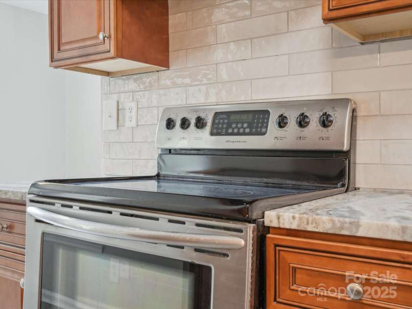 1109 Manchester Lane, Charlotte, NC 28227.  MLS# CAR4275775, YatesRealty ID 23776. 