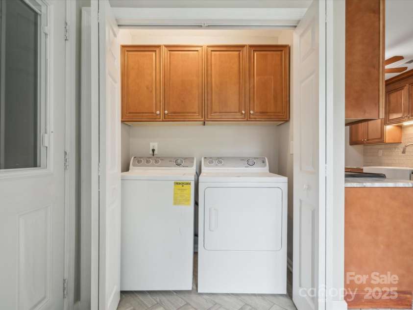 1109 Manchester Lane, Charlotte, NC 28227.  MLS# CAR4275775, YatesRealty ID 23776. 