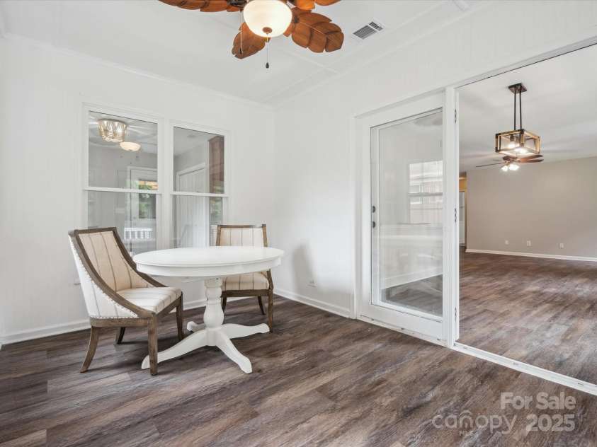 1109 Manchester Lane, Charlotte, NC 28227.  MLS# CAR4275775, YatesRealty ID 23776. 