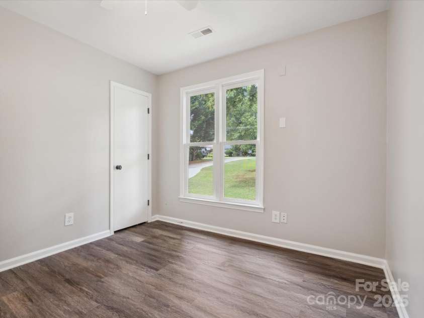 1109 Manchester Lane, Charlotte, NC 28227.  MLS# CAR4275775, YatesRealty ID 23776. 