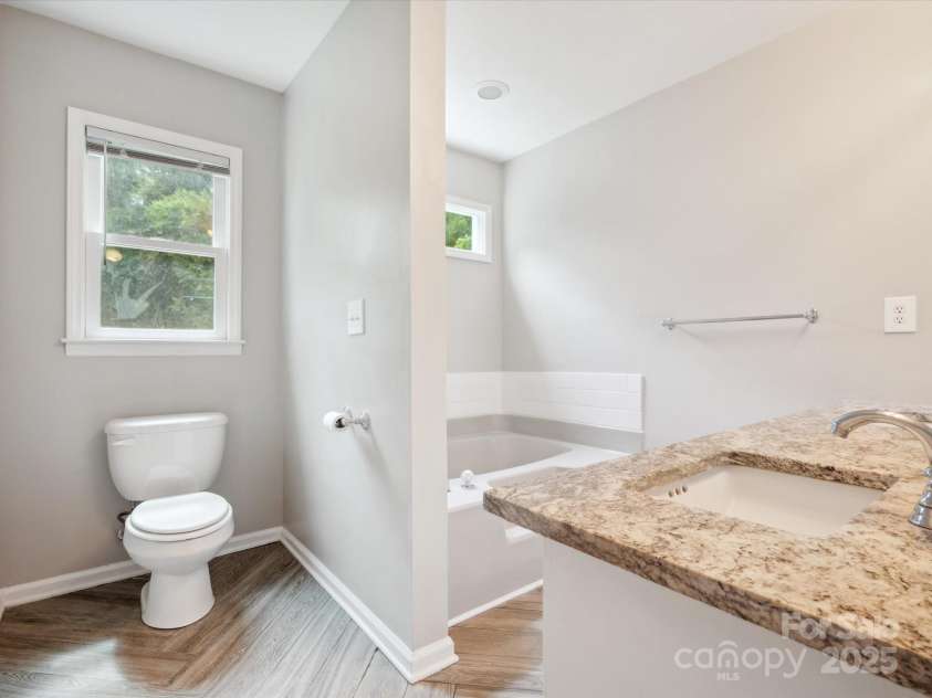 1109 Manchester Lane, Charlotte, NC 28227.  MLS# CAR4275775, YatesRealty ID 23776. 