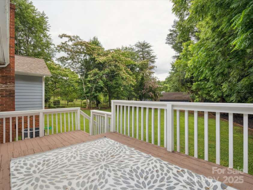 1109 Manchester Lane, Charlotte, NC 28227.  MLS# CAR4275775, YatesRealty ID 23776. 