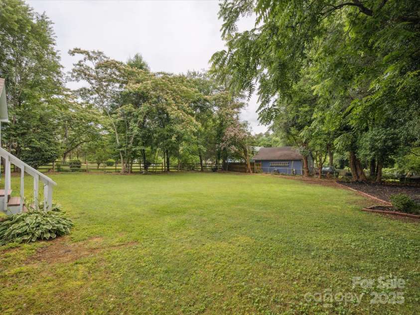 1109 Manchester Lane, Charlotte, NC 28227.  MLS# CAR4275775, YatesRealty ID 23776. 