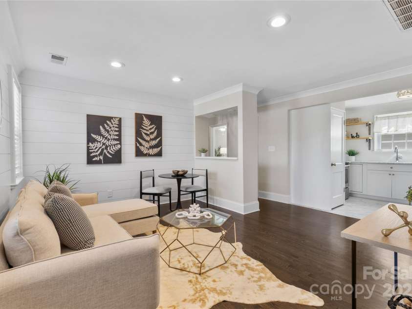 404 Wakefield Drive, Charlotte, NC 28209.  MLS# CAR4274705, YatesRealty ID 23777. 