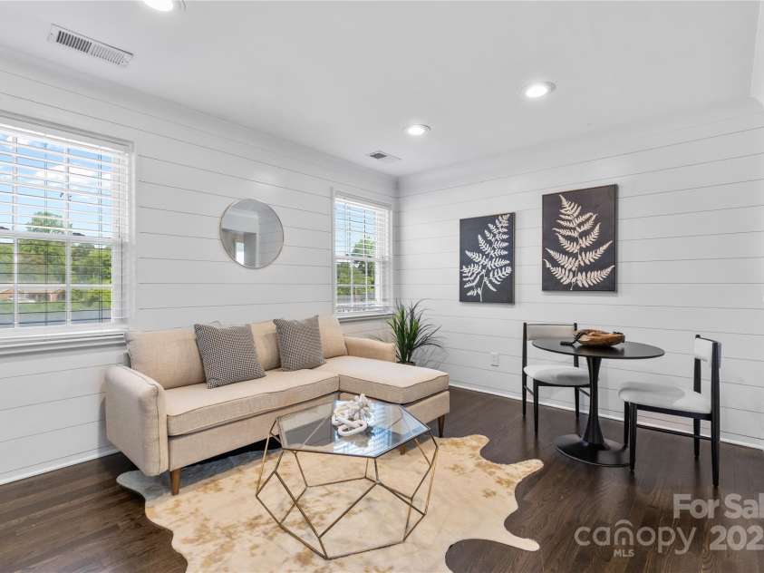 404 Wakefield Drive, Charlotte, NC 28209.  MLS# CAR4274705, YatesRealty ID 23777. 