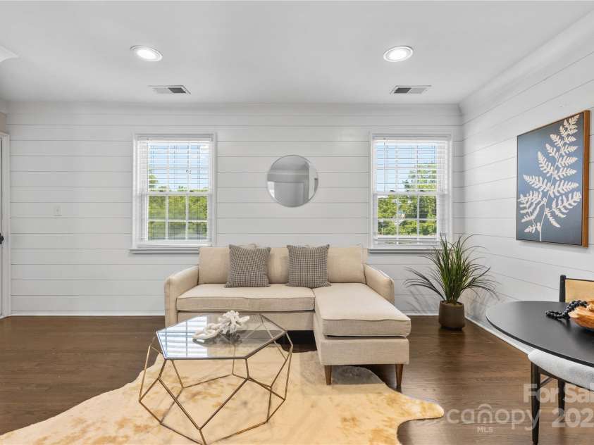 404 Wakefield Drive, Charlotte, NC 28209.  MLS# CAR4274705, YatesRealty ID 23777. 