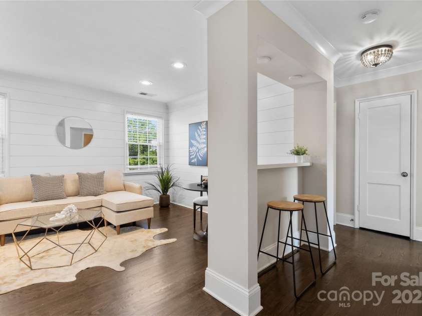 404 Wakefield Drive, Charlotte, NC 28209.  MLS# CAR4274705, YatesRealty ID 23777. 