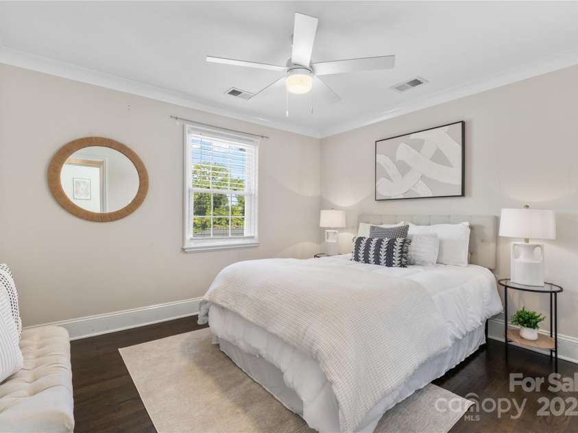 404 Wakefield Drive, Charlotte, NC 28209.  MLS# CAR4274705, YatesRealty ID 23777. 