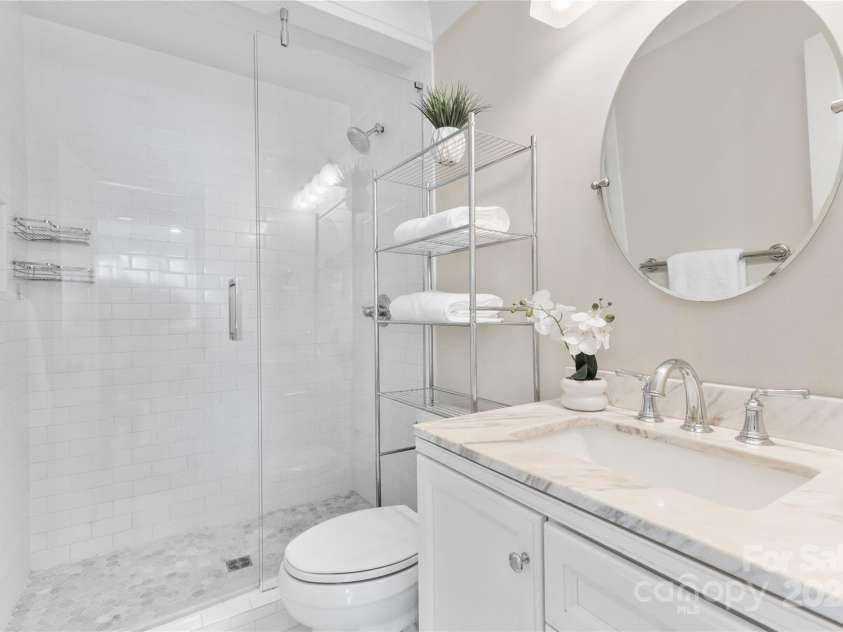 404 Wakefield Drive, Charlotte, NC 28209.  MLS# CAR4274705, YatesRealty ID 23777. 