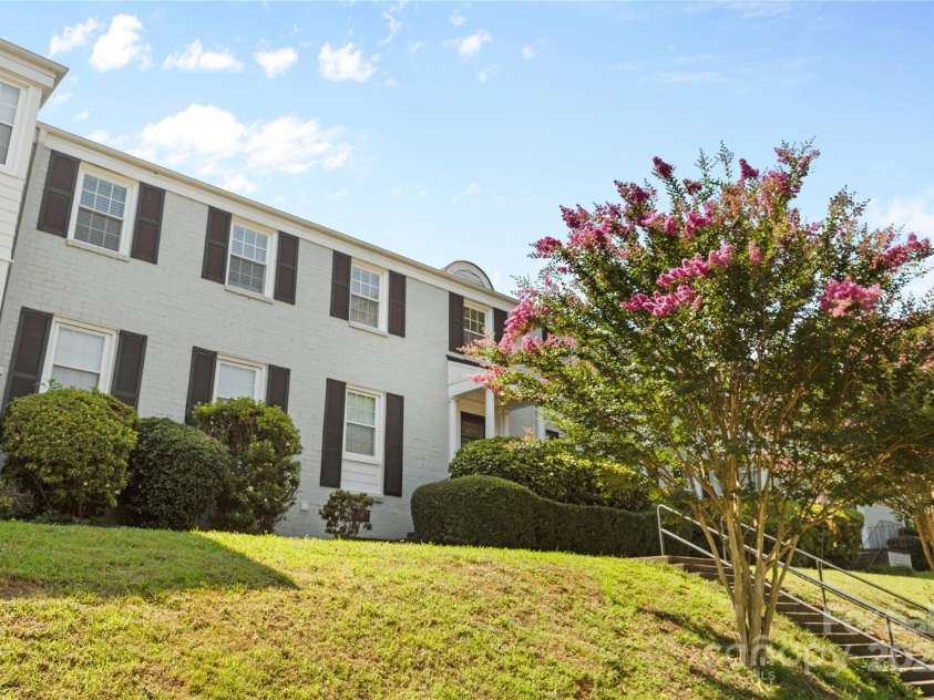 404 Wakefield Drive, Charlotte, NC 28209.  MLS# CAR4274705, YatesRealty ID 23777. 
