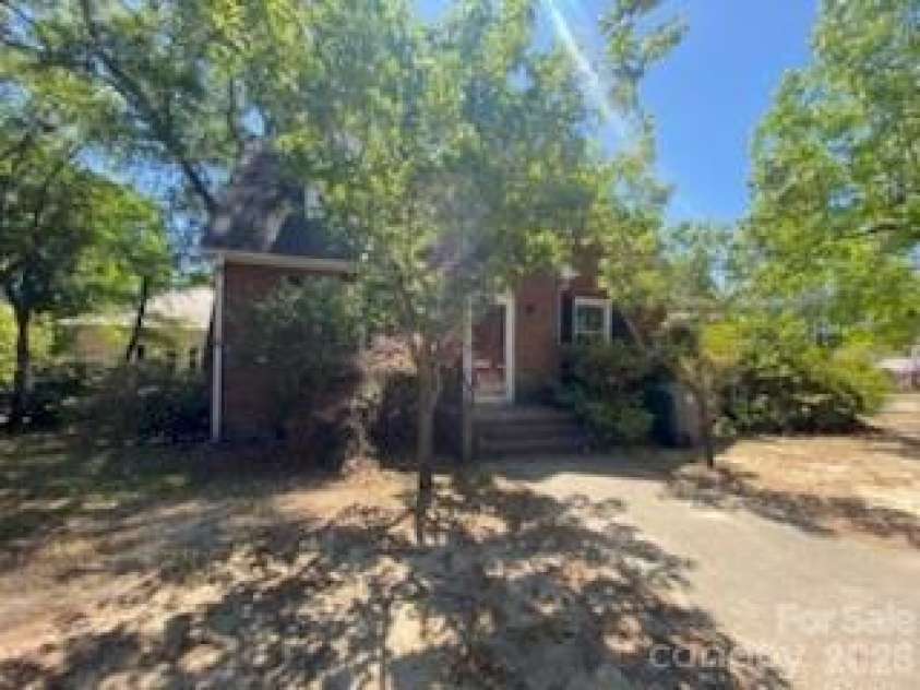 413 Rice Street, Hamlet, NC 28345.  MLS# CAR4382214, YatesRealty ID 23777. 