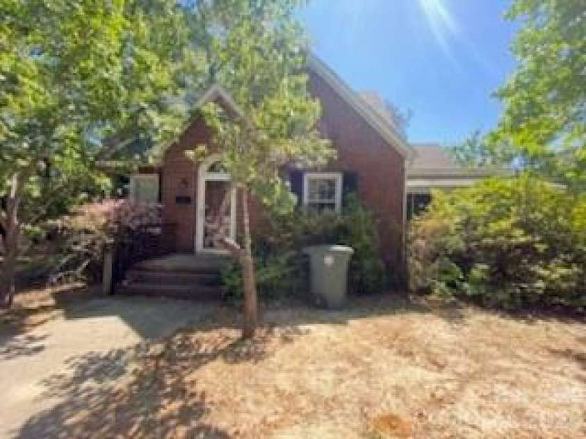 413 Rice Street, Hamlet, NC 28345.  MLS# CAR4382214, YatesRealty ID 23777. 