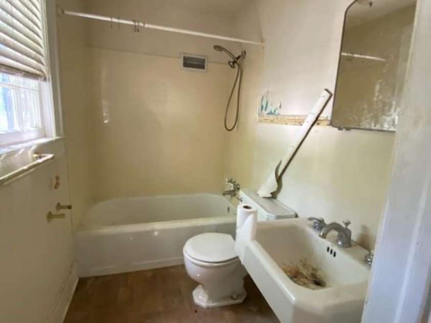 413 Rice Street, Hamlet, NC 28345.  MLS# CAR4382214, YatesRealty ID 23777. 