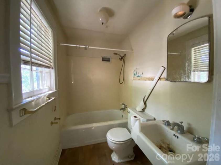 413 Rice Street, Hamlet, NC 28345.  MLS# CAR4382214, YatesRealty ID 23777. 