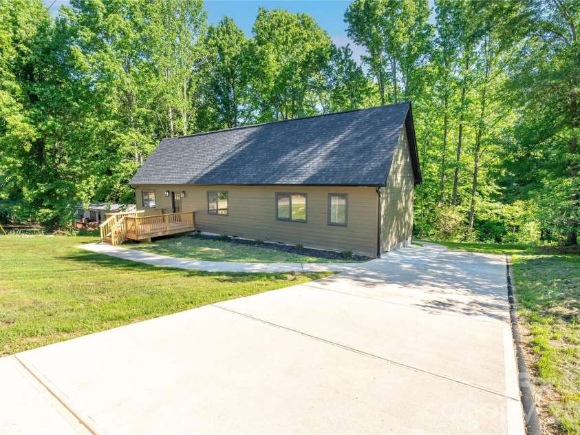 3425 Mission Trail, Lincolnton, NC 28092.  MLS# CAR4382062, YatesRealty ID 23778. 