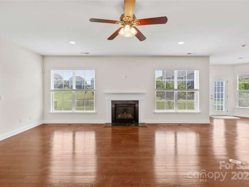 586 Brookhaven Drive, Fort Mill, SC 29708.  MLS# CAR4273576, YatesRealty ID 23778. 