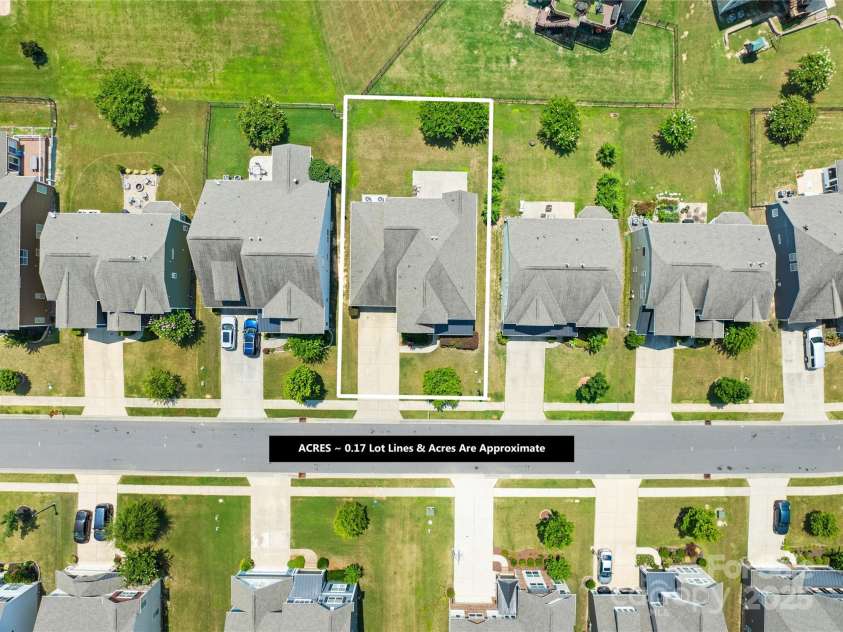 586 Brookhaven Drive, Fort Mill, SC 29708.  MLS# CAR4273576, YatesRealty ID 23778. 