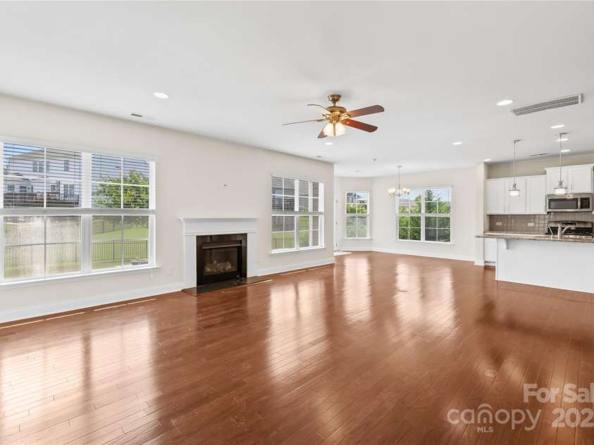 586 Brookhaven Drive, Fort Mill, SC 29708.  MLS# CAR4273576, YatesRealty ID 23778. 