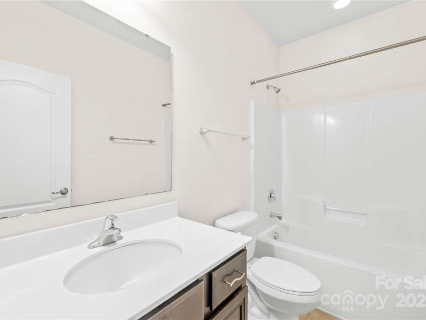 586 Brookhaven Drive, Fort Mill, SC 29708.  MLS# CAR4273576, YatesRealty ID 23778. 