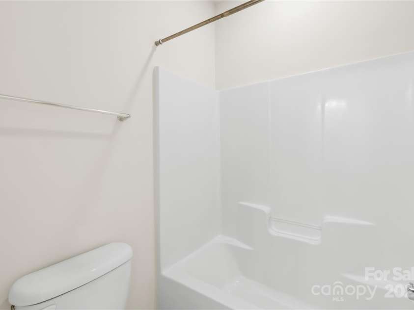 586 Brookhaven Drive, Fort Mill, SC 29708.  MLS# CAR4273576, YatesRealty ID 23778. 