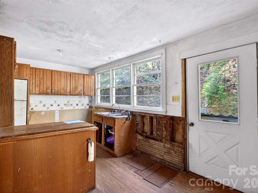 105 Poplar Street, Saluda, NC 28773.  MLS# CAR4337766, YatesRealty ID 23779. 