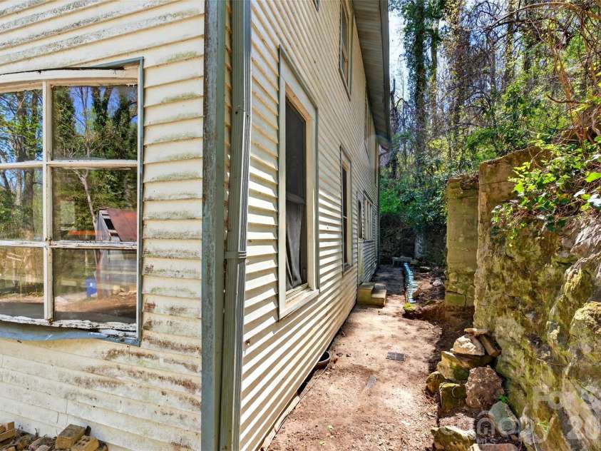 105 Poplar Street, Saluda, NC 28773.  MLS# CAR4337766, YatesRealty ID 23779. 