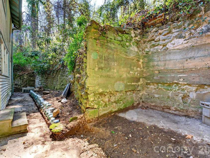 105 Poplar Street, Saluda, NC 28773.  MLS# CAR4337766, YatesRealty ID 23779. 