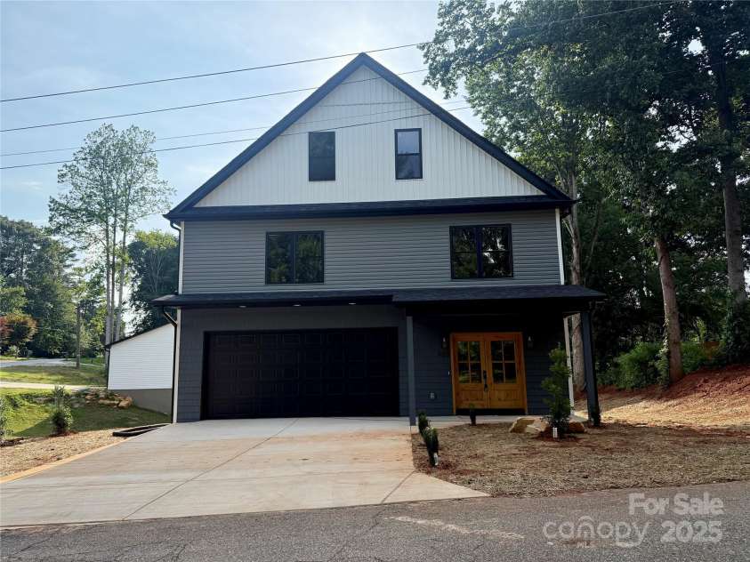 908 30th Avenue Drive, Hickory, NC 28601.  MLS# CAR4276650, YatesRealty ID 23779. 