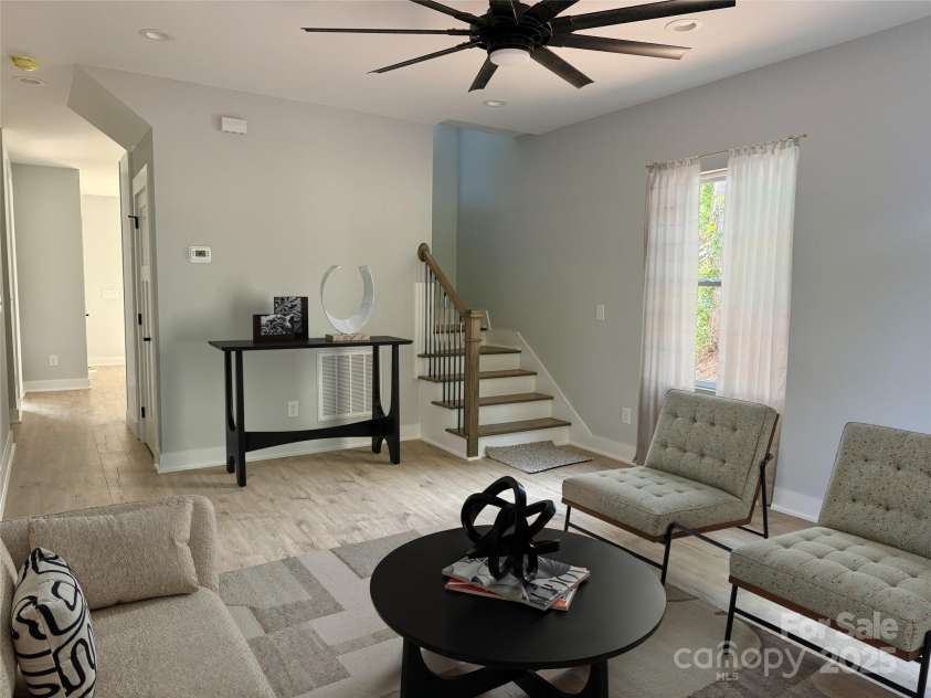 908 30th Avenue Drive, Hickory, NC 28601.  MLS# CAR4276650, YatesRealty ID 23779. 