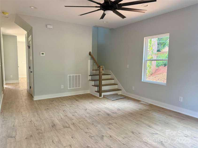 908 30th Avenue Drive, Hickory, NC 28601.  MLS# CAR4276650, YatesRealty ID 23779. 