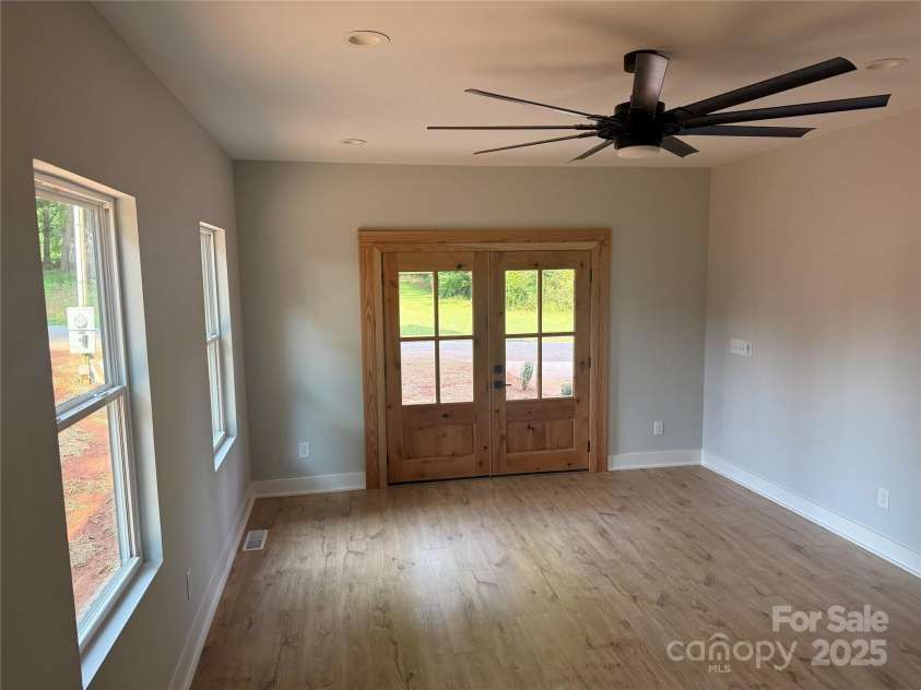 908 30th Avenue Drive, Hickory, NC 28601.  MLS# CAR4276650, YatesRealty ID 23779. 