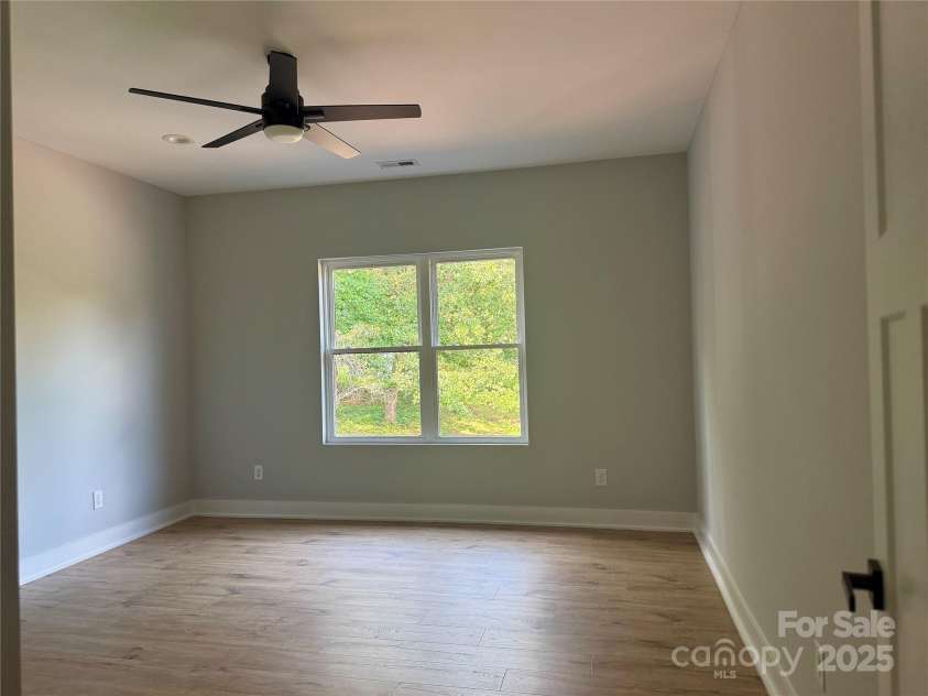 908 30th Avenue Drive, Hickory, NC 28601.  MLS# CAR4276650, YatesRealty ID 23779. 