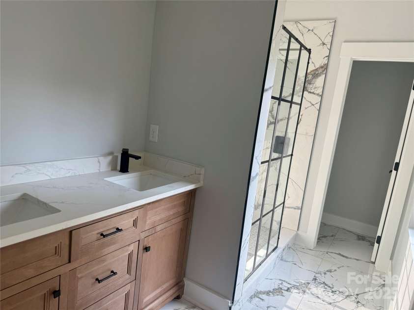 908 30th Avenue Drive, Hickory, NC 28601.  MLS# CAR4276650, YatesRealty ID 23779. 