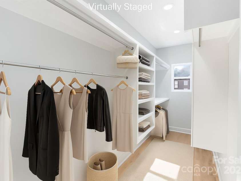 908 30th Avenue Drive, Hickory, NC 28601.  MLS# CAR4319607, YatesRealty ID 23779. Primary closet