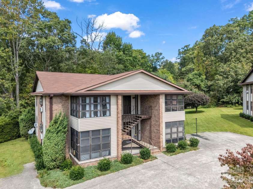 45 Indian River Road, Hendersonville, NC 28791.  MLS# CAR4305685, YatesRealty ID 2378. 