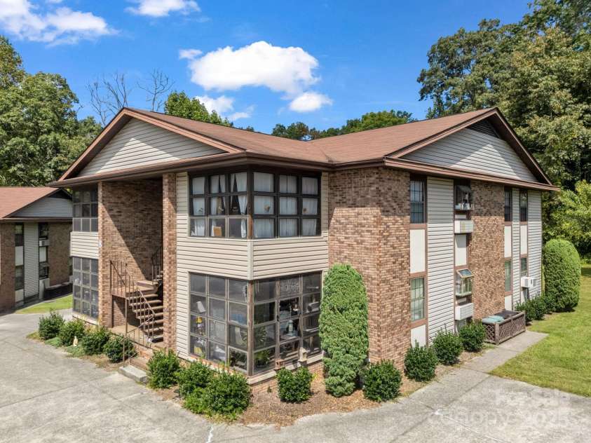 45 Indian River Road, Hendersonville, NC 28791.  MLS# CAR4305685, YatesRealty ID 2378. 