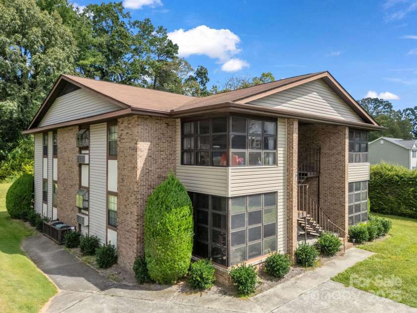 45 Indian River Road, Hendersonville, NC 28791.  MLS# CAR4305685, YatesRealty ID 2378. 