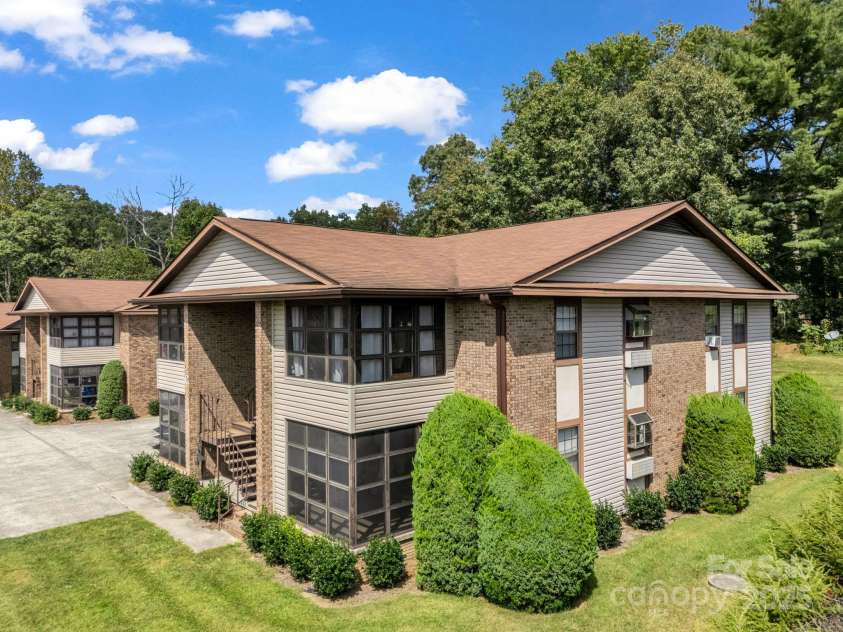45 Indian River Road, Hendersonville, NC 28791.  MLS# CAR4305685, YatesRealty ID 2378. 