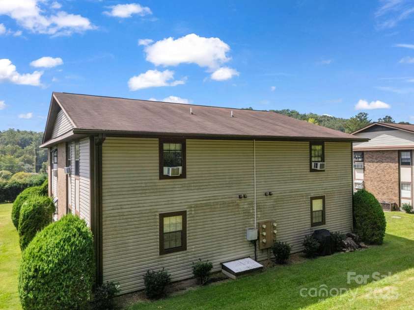 45 Indian River Road, Hendersonville, NC 28791.  MLS# CAR4305685, YatesRealty ID 2378. 