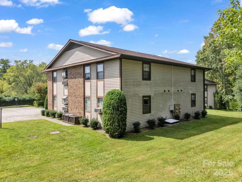 45 Indian River Road, Hendersonville, NC 28791.  MLS# CAR4305685, YatesRealty ID 2378. 