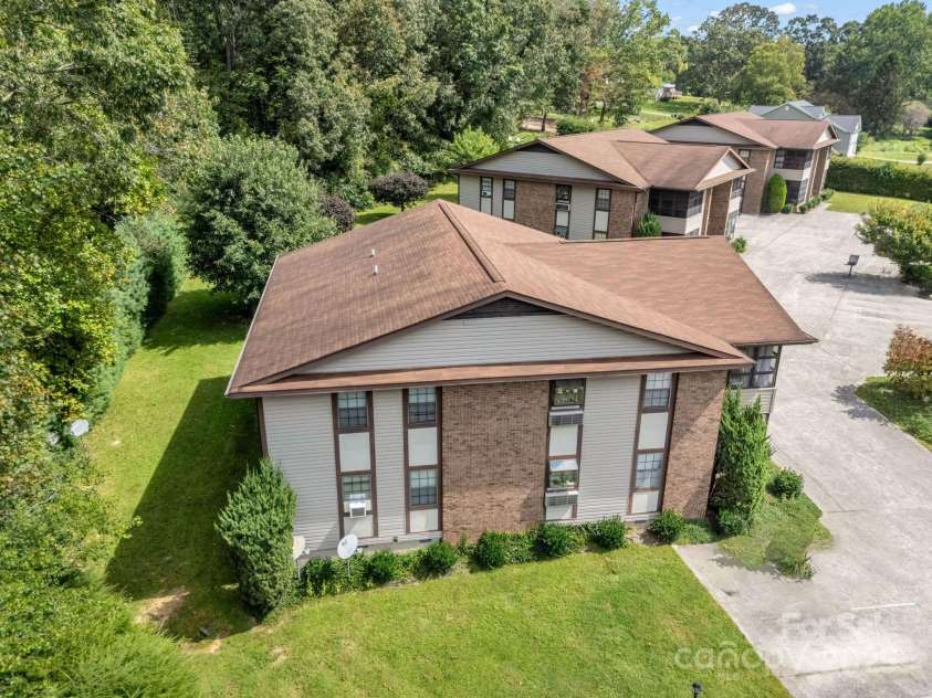 45 Indian River Road, Hendersonville, NC 28791.  MLS# CAR4305685, YatesRealty ID 2378. 