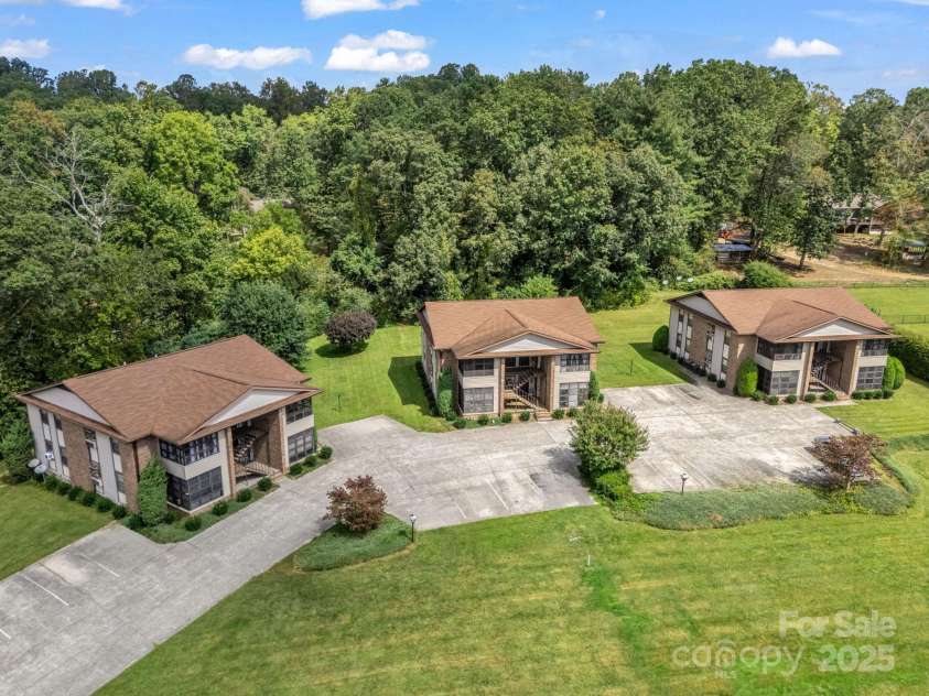 45 Indian River Road, Hendersonville, NC 28791.  MLS# CAR4305685, YatesRealty ID 2378. 