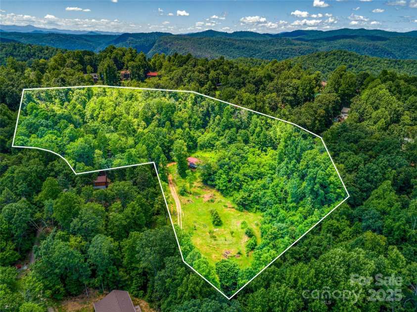 124 Cozy Cove Lane, Saluda, NC 28773.  MLS# CAR4274827, YatesRealty ID 23780. 