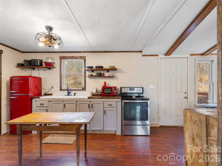 124 Cozy Cove Lane, Saluda, NC 28773.  MLS# CAR4338462, YatesRealty ID 23780. 