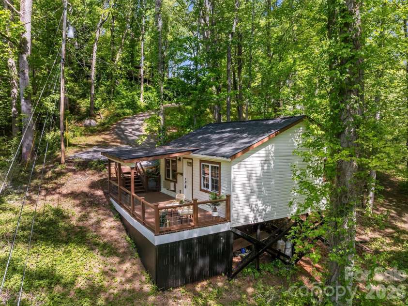 193 Sams Hill, Sylva, NC 28779.  MLS# CAR4379305, YatesRealty ID 23781. 
