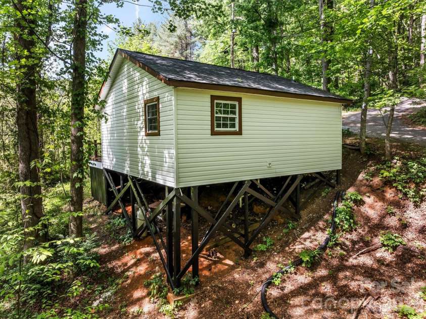193 Sams Hill, Sylva, NC 28779.  MLS# CAR4379305, YatesRealty ID 23781. 