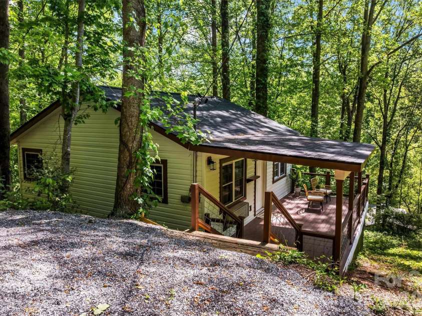193 Sams Hill, Sylva, NC 28779.  MLS# CAR4379305, YatesRealty ID 23781. 
