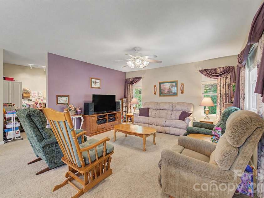 201 Windcrest Ridge, Sylva, NC 28779.  MLS# CAR4367341, YatesRealty ID 23782. 