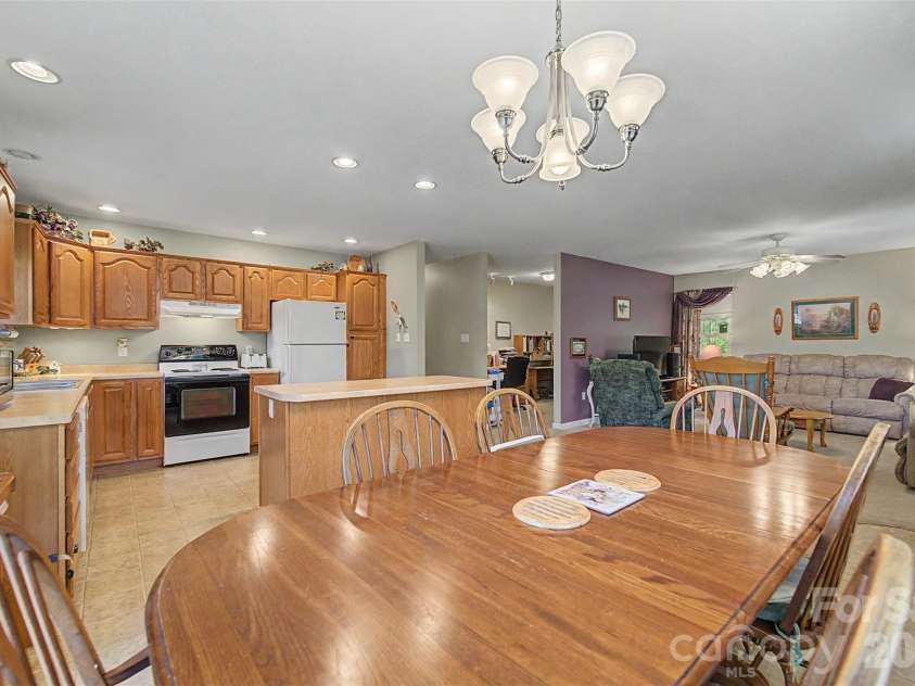 201 Windcrest Ridge, Sylva, NC 28779.  MLS# CAR4367341, YatesRealty ID 23782. 