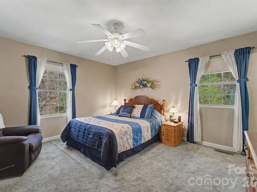 201 Windcrest Ridge, Sylva, NC 28779.  MLS# CAR4367341, YatesRealty ID 23782. 